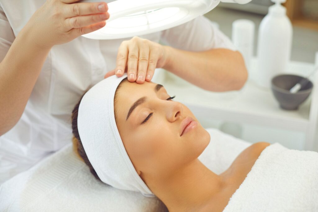 Facials & Waxing 1 Personalized skin care Consultation
